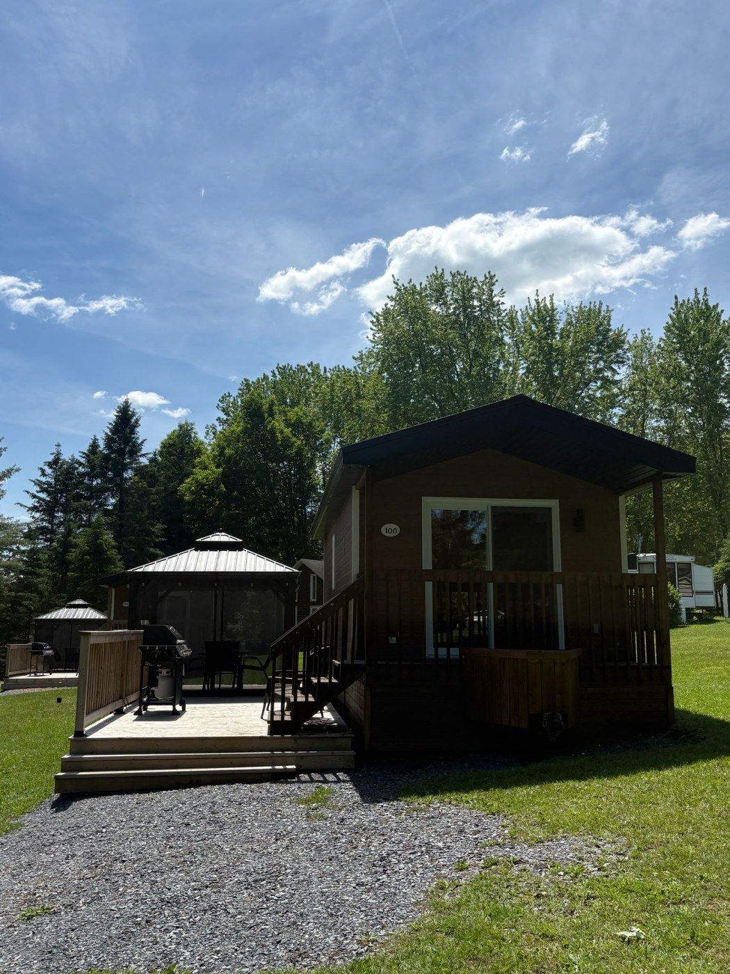 Chalet pr&ecirc;t-&agrave;-camper 6 personnes lot 100